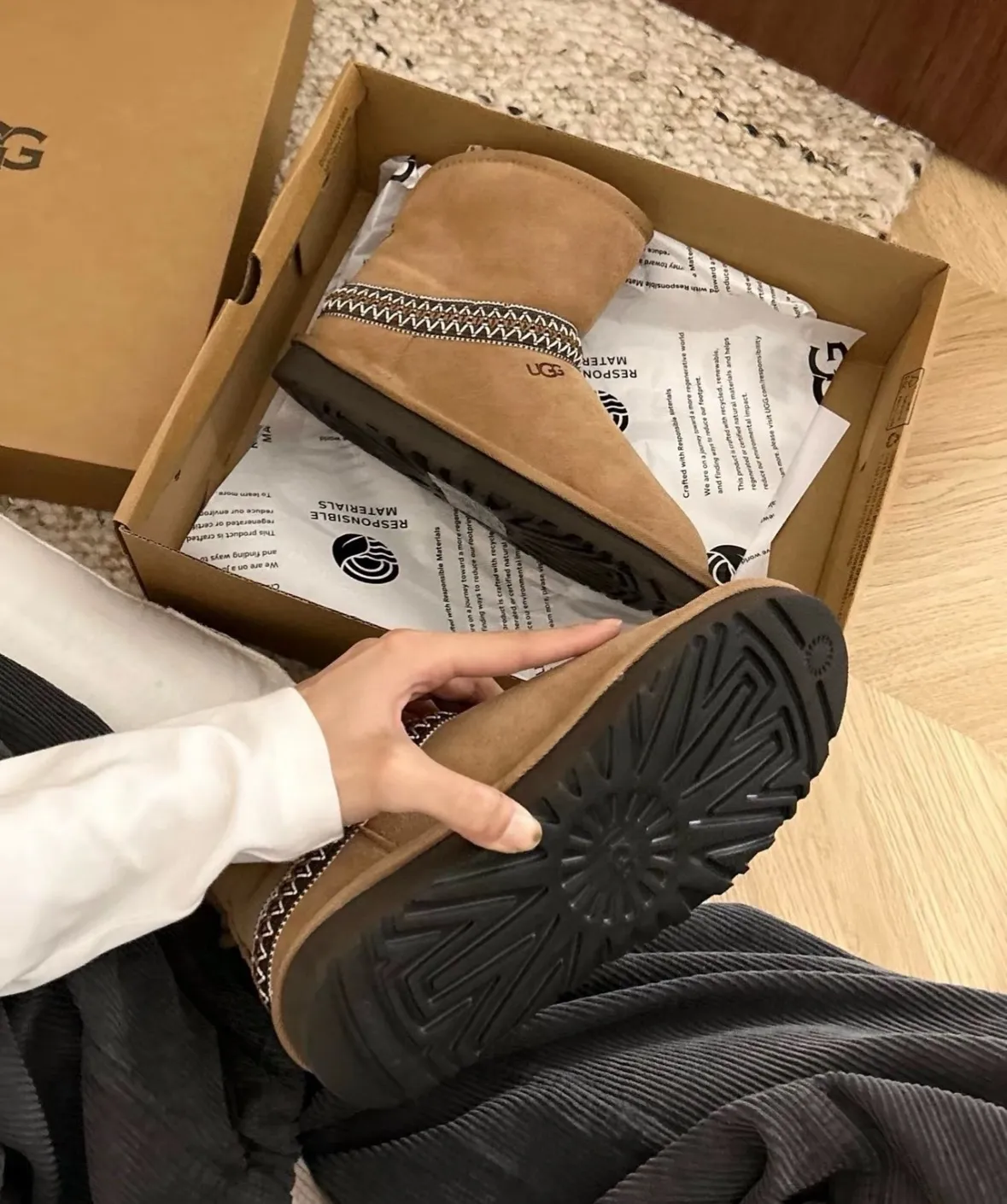 Local 💰520 UGG new moon model has arrived. The most convenient snow boots to put on and take off. Size 3536 37 38 39 40#